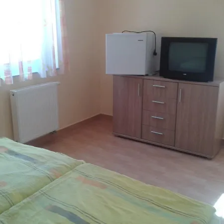 Hatarmenti Vendeghaz Zsira Room photo