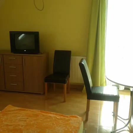 Hatarmenti Vendeghaz Zsira Room photo