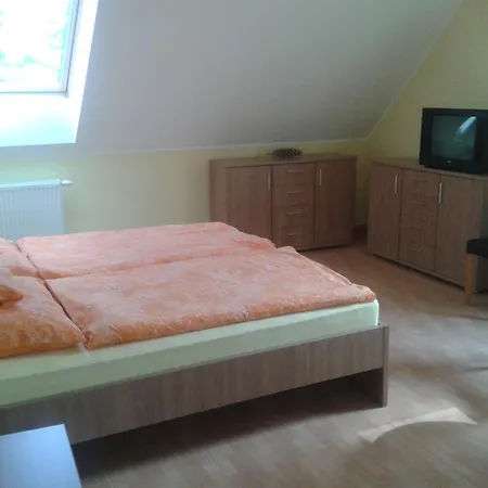 Hatarmenti Vendeghaz Zsira Room photo