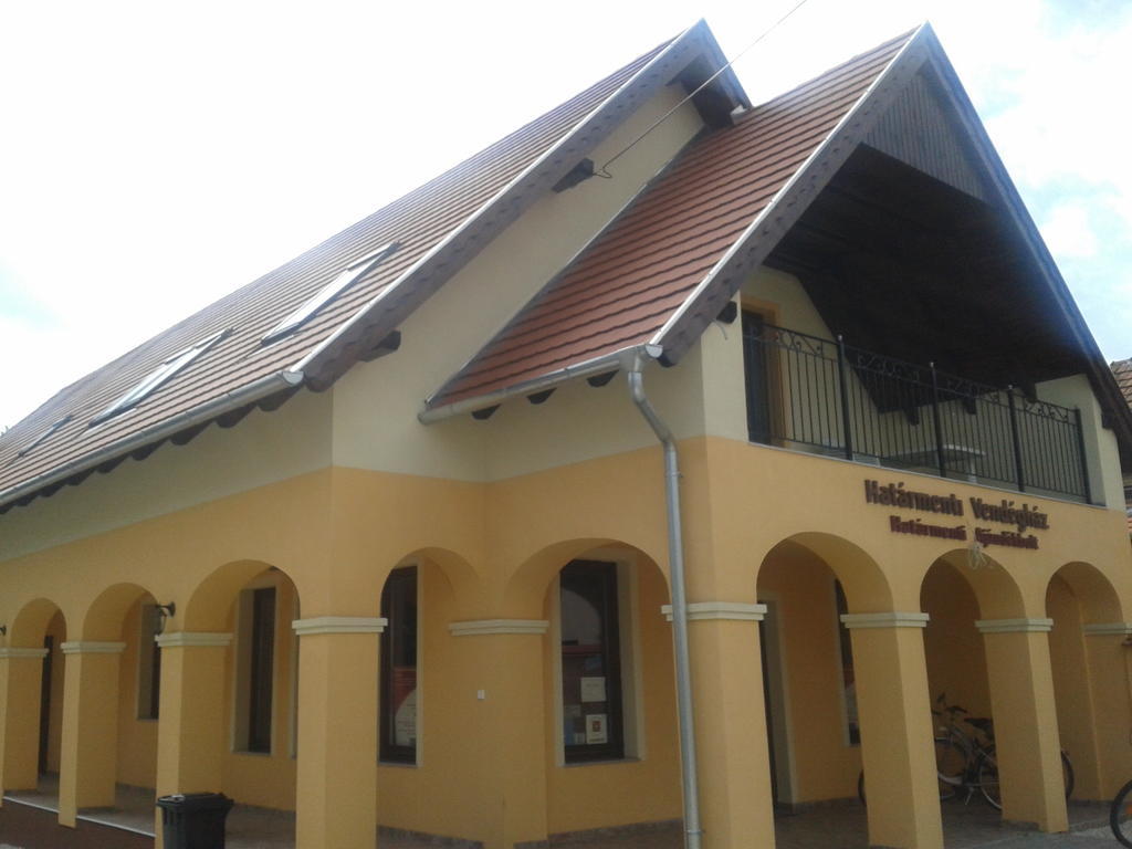 Hatarmenti Vendeghaz Gasthof *