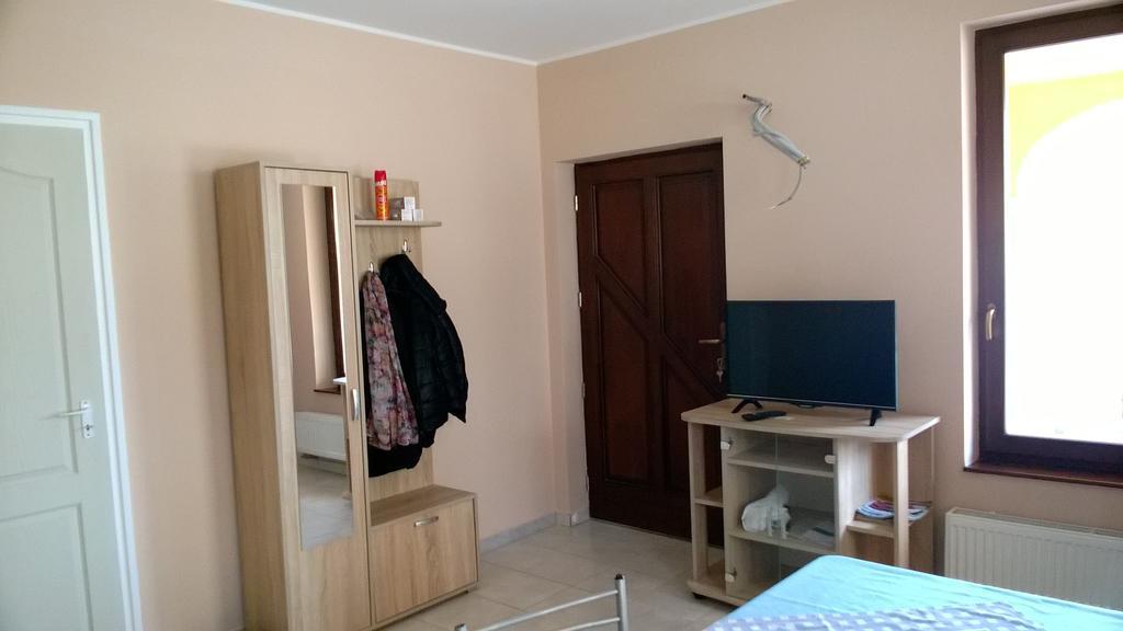 Hatarmenti Vendeghaz Gasthof *
